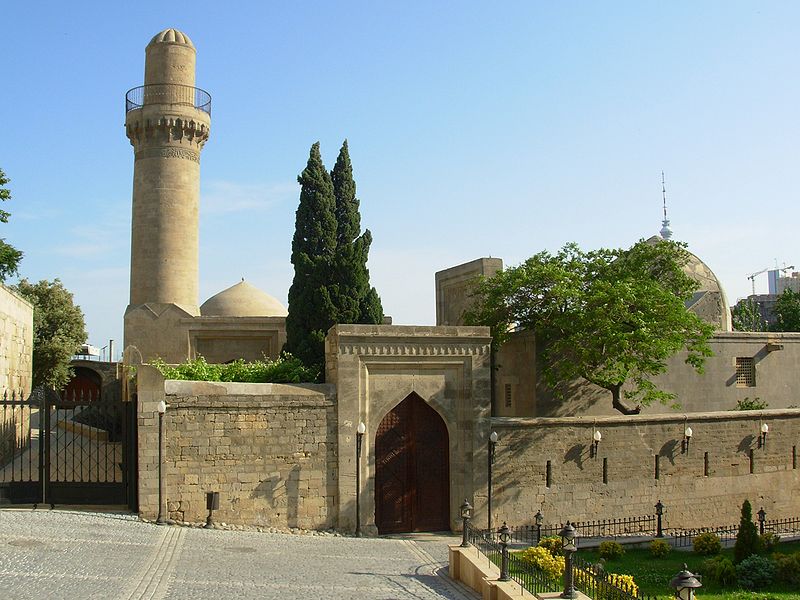 Старая крепость в Баку с Дворцом ширваншахов и Девичьей Башней (2000)